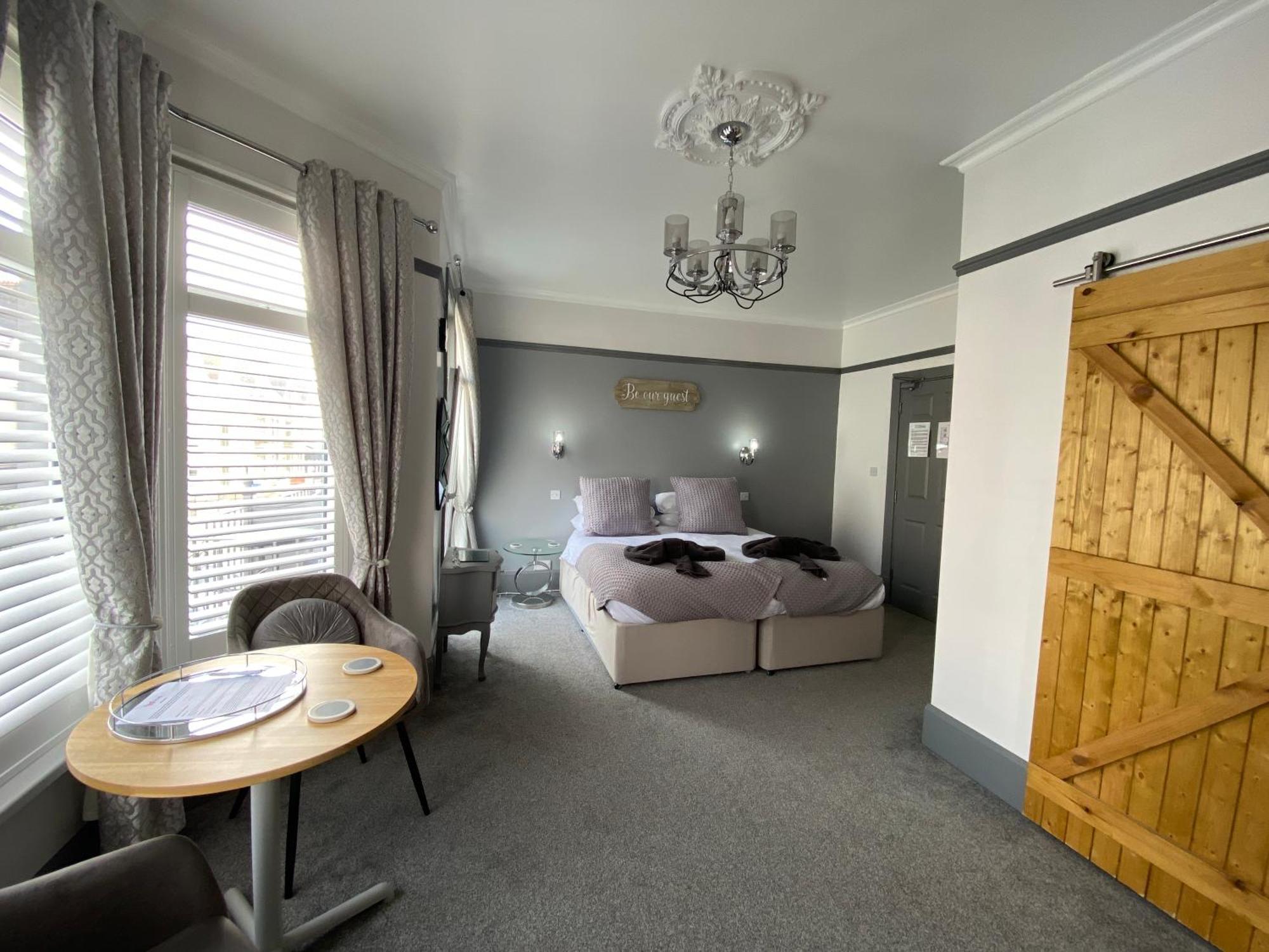 Butterfly Guest House Porthcawl Extérieur photo